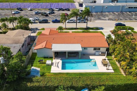 Casa en venta en Miami, Florida, 4 dormitorios, 160.91 m2 № 1750431 - foto 5