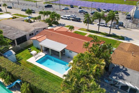 Casa en venta en Miami, Florida, 4 dormitorios, 160.91 m2 № 1750431 - foto 6