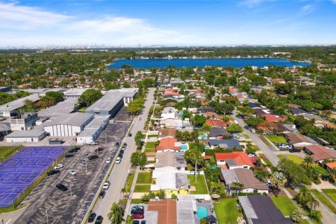Casa en venta en Miami, Florida, 4 dormitorios, 160.91 m2 № 1750431 - foto 11