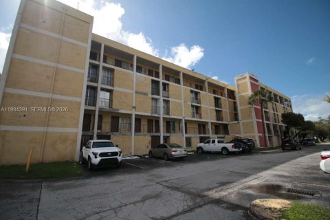 Condo in Miami, Florida, 2 bedrooms  № 2067787 - photo 15