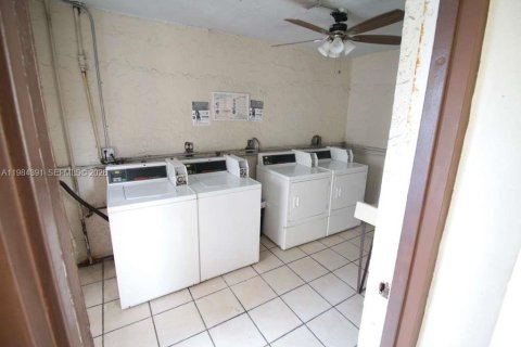 Condo in Miami, Florida, 2 bedrooms  № 2067787 - photo 14