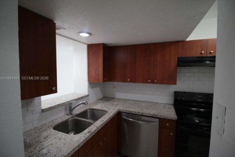 Condo in Miami, Florida, 2 bedrooms  № 2067787 - photo 3