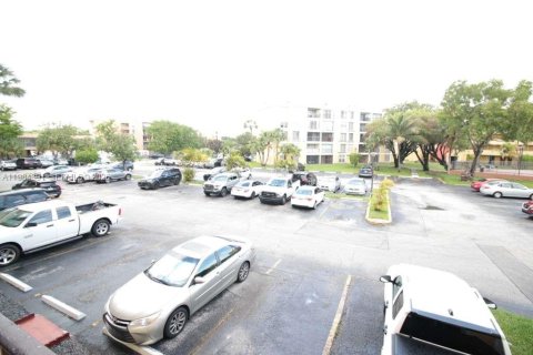 Condo in Miami, Florida, 2 bedrooms  № 2067787 - photo 16