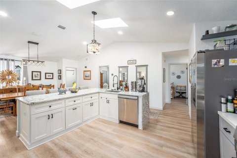 House in Hudson, Florida 4 bedrooms, 174.47 sq.m. № 1650466 - photo 5