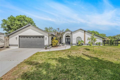 House in Hudson, Florida 4 bedrooms, 174.47 sq.m. № 1650466 - photo 1