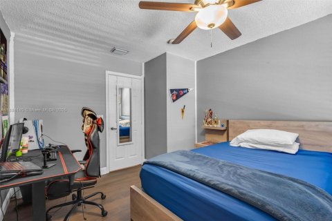 House in Pembroke Pines, Florida 3 bedrooms, 155.33 sq.m. № 1938841 - photo 20