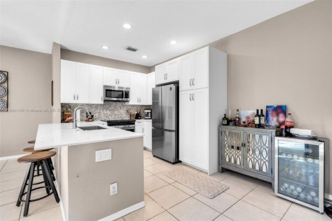 House in Pembroke Pines, Florida 3 bedrooms, 155.33 sq.m. № 1938841 - photo 8