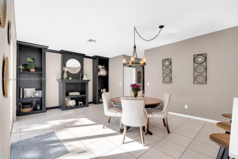 House in Pembroke Pines, Florida 3 bedrooms, 155.33 sq.m. № 1938841 - photo 5