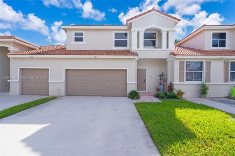House in Pembroke Pines, Florida 3 bedrooms, 155.33 sq.m. № 1938841 - photo 1