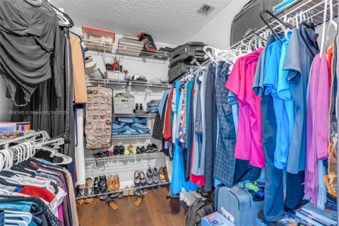 House in Pembroke Pines, Florida 3 bedrooms, 155.33 sq.m. № 1938841 - photo 17