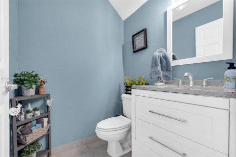 House in Pembroke Pines, Florida 3 bedrooms, 155.33 sq.m. № 1938841 - photo 10