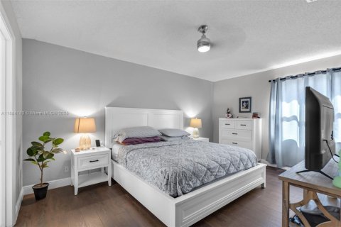 House in Pembroke Pines, Florida 3 bedrooms, 155.33 sq.m. № 1938841 - photo 15