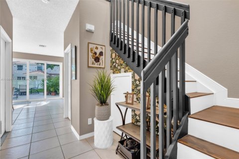 House in Pembroke Pines, Florida 3 bedrooms, 155.33 sq.m. № 1938841 - photo 2