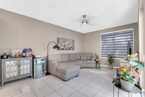 House in Pembroke Pines, Florida 3 bedrooms, 155.33 sq.m. № 1938841 - photo 6