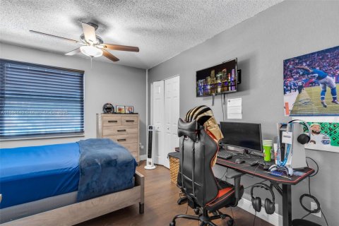 House in Pembroke Pines, Florida 3 bedrooms, 155.33 sq.m. № 1938841 - photo 19