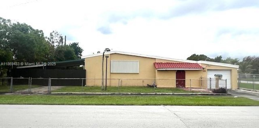 Casa en Miami Gardens, Florida 3 dormitorios, 152.45 m2 № 1922034