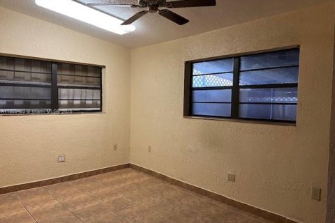 Casa en venta en Miami Gardens, Florida, 3 dormitorios, 152.45 m2 № 1922034 - foto 4