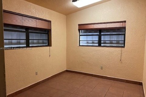 Casa en venta en Miami Gardens, Florida, 3 dormitorios, 152.45 m2 № 1922034 - foto 5