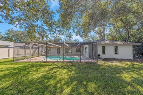 House in Dunedin, Florida 3 bedrooms, 170.48 sq.m. № 2428737 - photo 2
