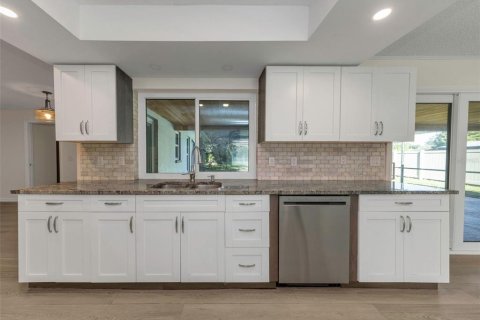 House in Dunedin, Florida 3 bedrooms, 170.48 sq.m. № 2428737 - photo 8