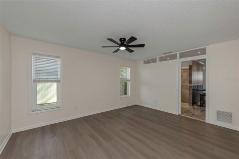 House in Dunedin, Florida 3 bedrooms, 170.48 sq.m. № 2428737 - photo 15