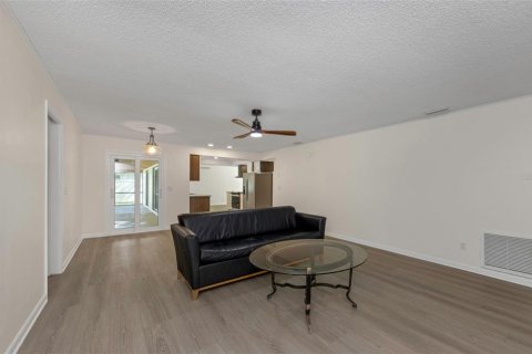 House in Dunedin, Florida 3 bedrooms, 170.48 sq.m. № 2428737 - photo 13