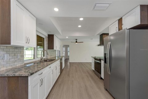 House in Dunedin, Florida 3 bedrooms, 170.48 sq.m. № 2428737 - photo 9