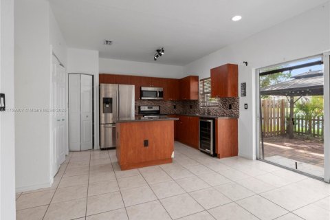 Townhouse in Homestead, Florida 3 bedrooms, 140.19 sq.m. № 1868713 - photo 14