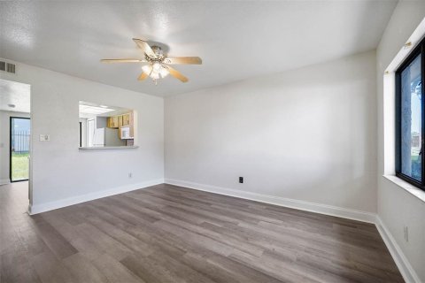 Touwnhouse à louer à Orlando, Floride: 2 chambres, 89.19 m2 № 2108272 - photo 6