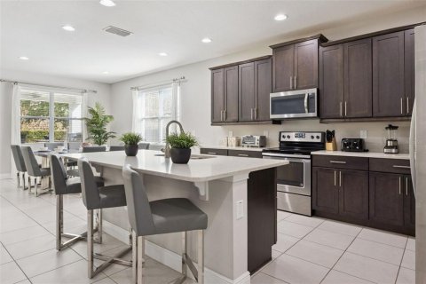 Casa en alquiler en Kissimmee, Florida, 8 dormitorios, 335.56 m2 № 2408415 - foto 15