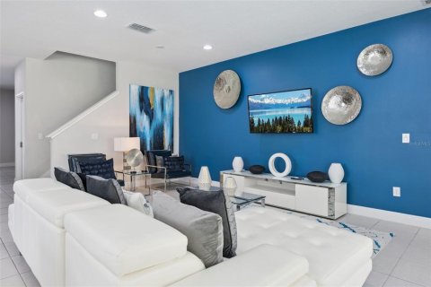 Casa en alquiler en Kissimmee, Florida, 8 dormitorios, 335.56 m2 № 2408415 - foto 9