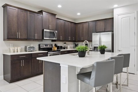Casa en alquiler en Kissimmee, Florida, 8 dormitorios, 335.56 m2 № 2408415 - foto 14
