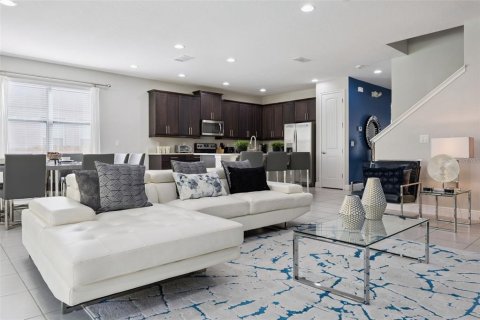 Casa en alquiler en Kissimmee, Florida, 8 dormitorios, 335.56 m2 № 2408415 - foto 10