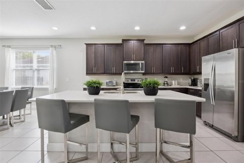 Casa en alquiler en Kissimmee, Florida, 8 dormitorios, 335.56 m2 № 2408415 - foto 13