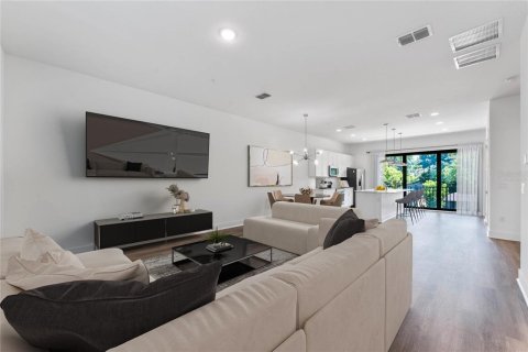 Townhouse in Orlando, Florida 4 bedrooms, 191.47 sq.m. № 1886709 - photo 5