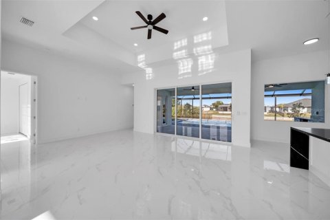 House in Cape Coral, Florida 3 bedrooms, 195.09 sq.m. № 1680691 - photo 20