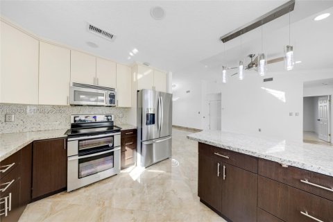 Снять в аренду виллу или дом в Дейви, Флорида 3 спальни, 146.79м2, № 1996365 - фото 2