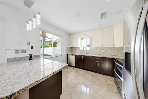 Снять в аренду виллу или дом в Дейви, Флорида 3 спальни, 146.79м2, № 1996365 - фото 4