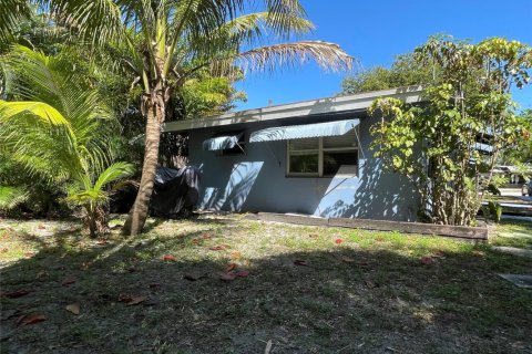 Propiedad comercial en venta en Oakland Park, Florida, 129.51 m2 № 1065943 - foto 1