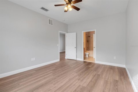 Townhouse in Groveland, Florida 3 bedrooms, 151.34 sq.m. № 2231947 - photo 18