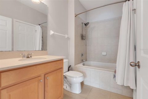 Townhouse in Groveland, Florida 3 bedrooms, 151.34 sq.m. № 2231947 - photo 20