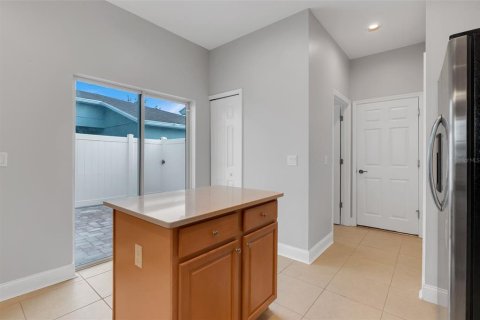 Townhouse in Groveland, Florida 3 bedrooms, 151.34 sq.m. № 2231947 - photo 14