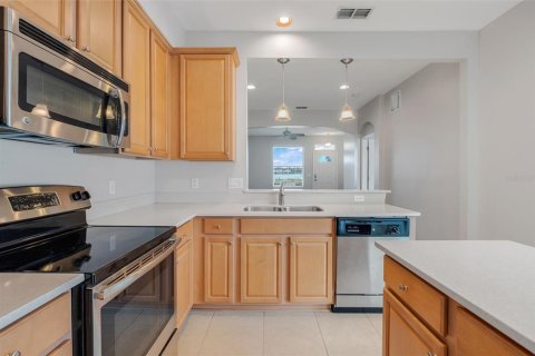 Townhouse in Groveland, Florida 3 bedrooms, 151.34 sq.m. № 2231947 - photo 13