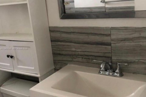 Condominio en alquiler en North Miami, Florida, 1 dormitorio № 2008455 - foto 9