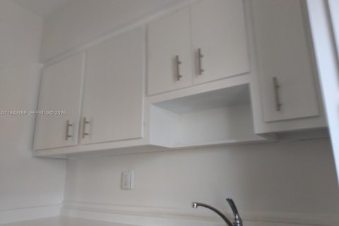 Condominio en alquiler en North Miami, Florida, 1 dormitorio № 2008455 - foto 6