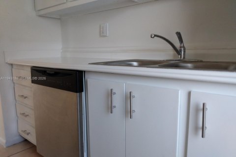 Condominio en alquiler en North Miami, Florida, 1 dormitorio № 2008455 - foto 4