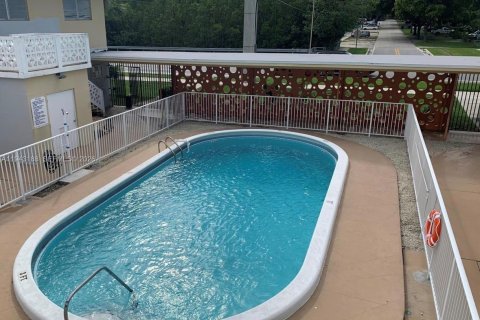 Condominio en alquiler en North Miami, Florida, 1 dormitorio № 2008455 - foto 14