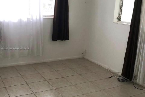 Condominio en alquiler en North Miami, Florida, 1 dormitorio № 2008455 - foto 12