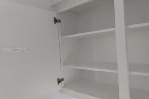 Condominio en alquiler en North Miami, Florida, 1 dormitorio № 2008455 - foto 8