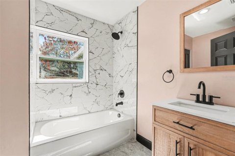 Villa ou maison à vendre à Tampa, Floride: 3 chambres, 113.9 m2 № 2284857 - photo 7